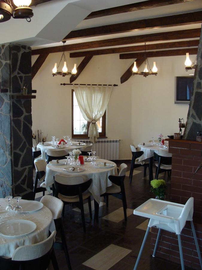 Pensiunea Taverna Bucium Iasi Buitenkant foto