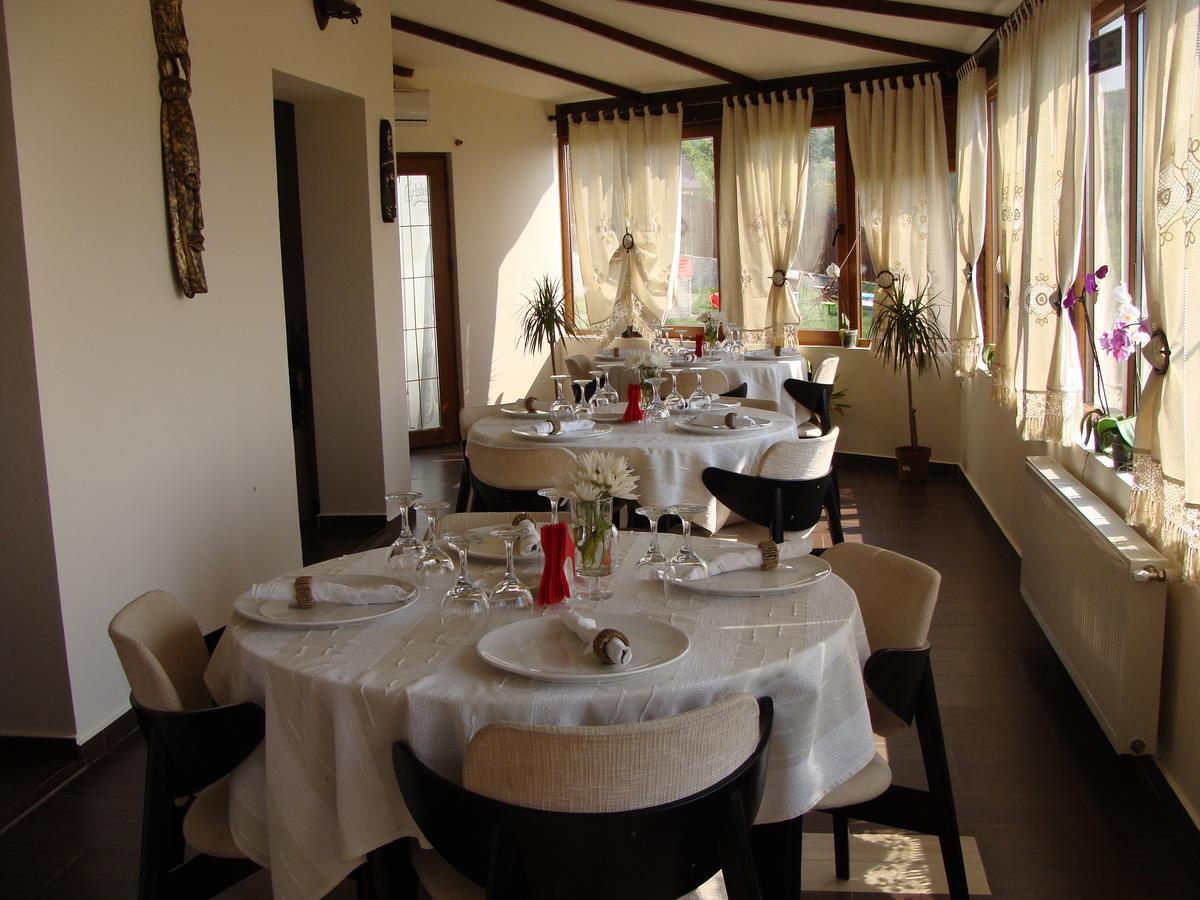 Pensiunea Taverna Bucium Iasi Buitenkant foto